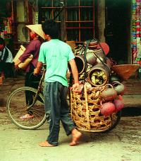 Na kole lze ve Vietnamu pepravovat pro ns zcela nepedstaviteln nklady.